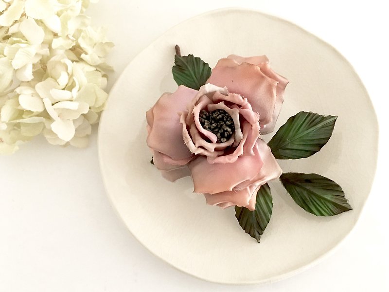 Antique rose branch corsage (beige pink) - Brooches - Polyester Pink
