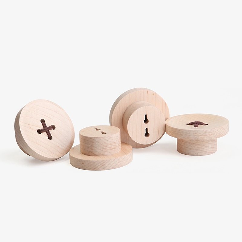 Pana objects maple buttons-hanger - กล่องเก็บของ - ไม้ สีนำ้ตาล
