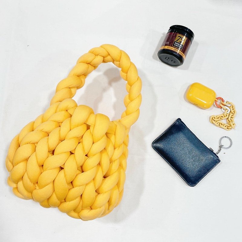 Hand-woven sweet bag - กระเป๋าถือ - เส้นใยสังเคราะห์ หลากหลายสี