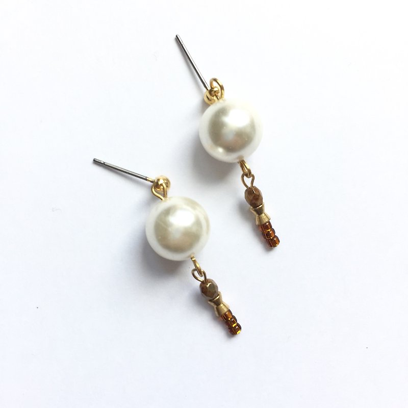 Zhenzhen care needle / clip earrings - Earrings & Clip-ons - Gemstone Brown