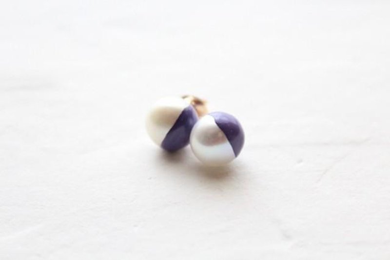 Two-tone pearl earrings of colored lacquer _ gentian _ purple - ต่างหู - โลหะ 