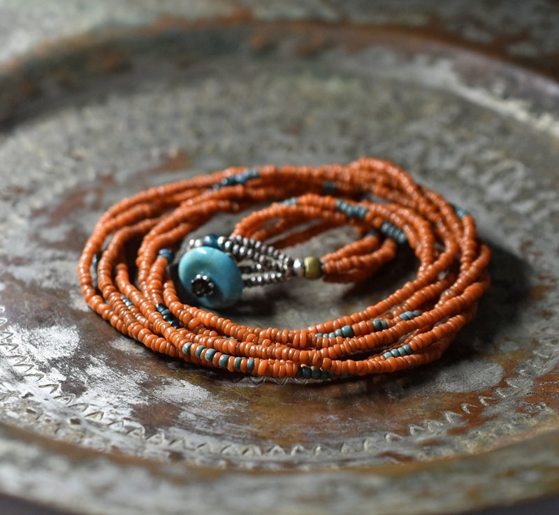 古橘色、水淺蔥色與靛藍色種子珠四圈項鍊 綠松石釦頭 - 項鍊 - 玻璃 橘色