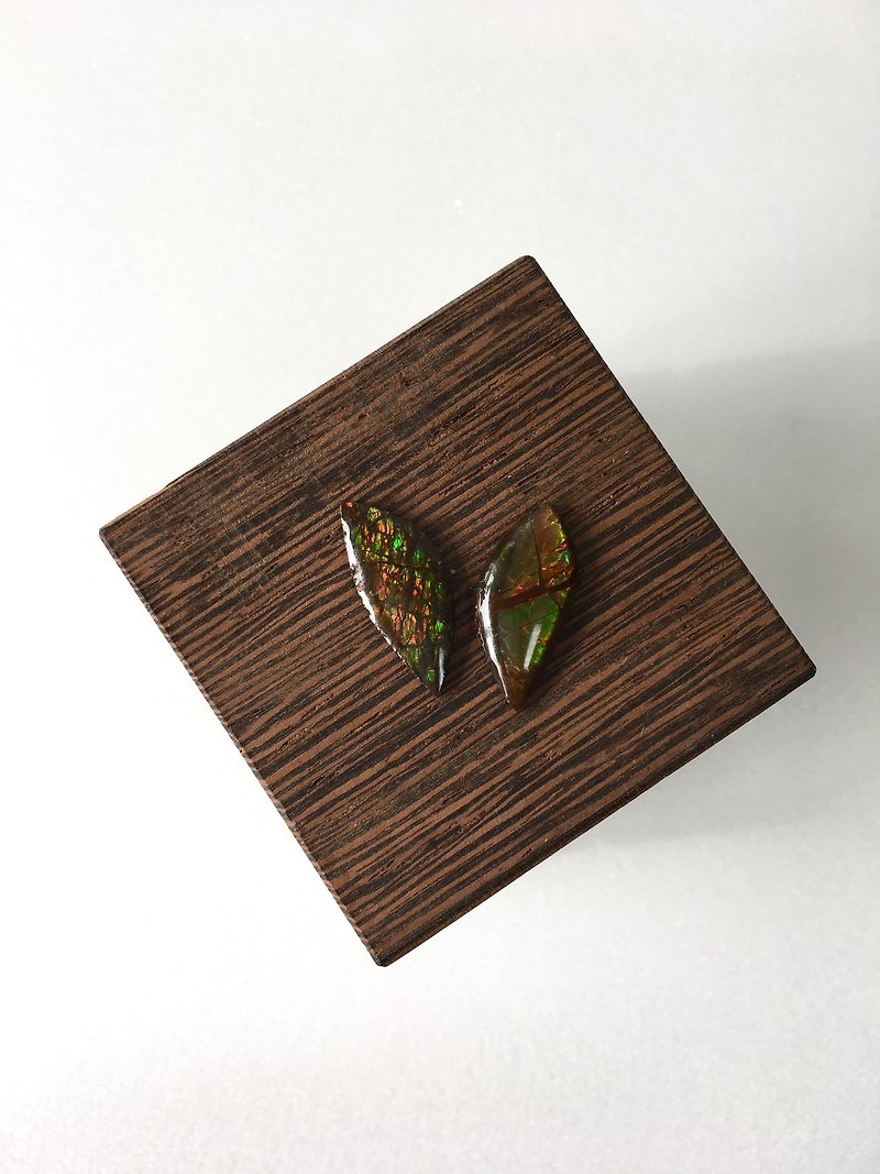 Ammolite stud-earring SV925 / Brass clip-earring - ピアス・イヤリング - 半貴石 グリーン