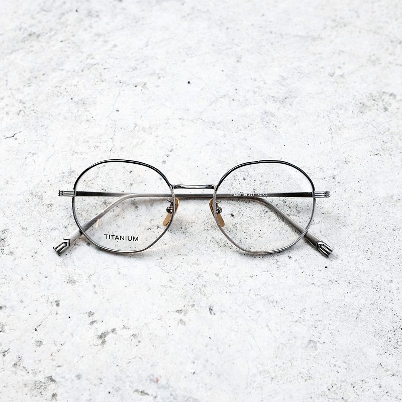【目目商行】韓國 新款 復古特色多角元框 鈦金屬 鈦鼻墊 黑灰漸層 - 眼鏡/眼鏡框 - 其他材質 黑色