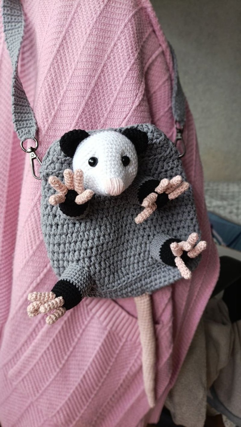 Adorable opossum bag perfect gift for lovers of original things, shoulder strap - 側背包/斜背包 - 棉．麻 灰色