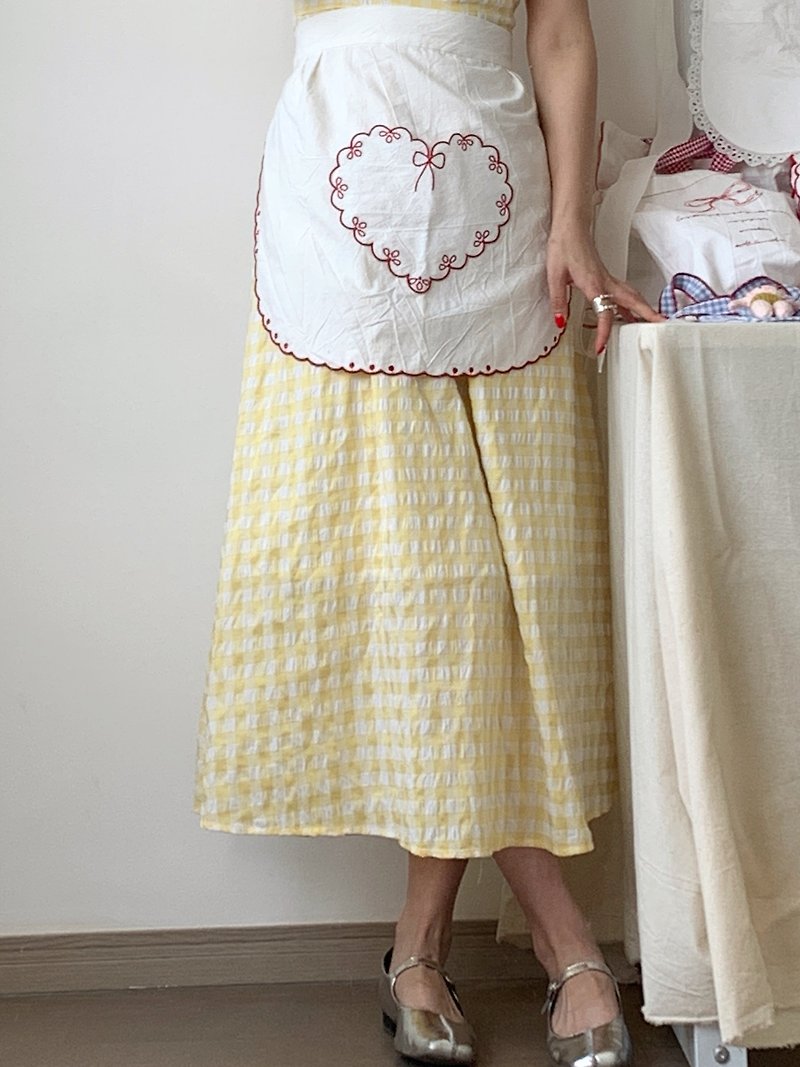 Atelier Asin DIY Heart Embroidered Apron - ผ้ากันเปื้อน - ผ้าฝ้าย/ผ้าลินิน 