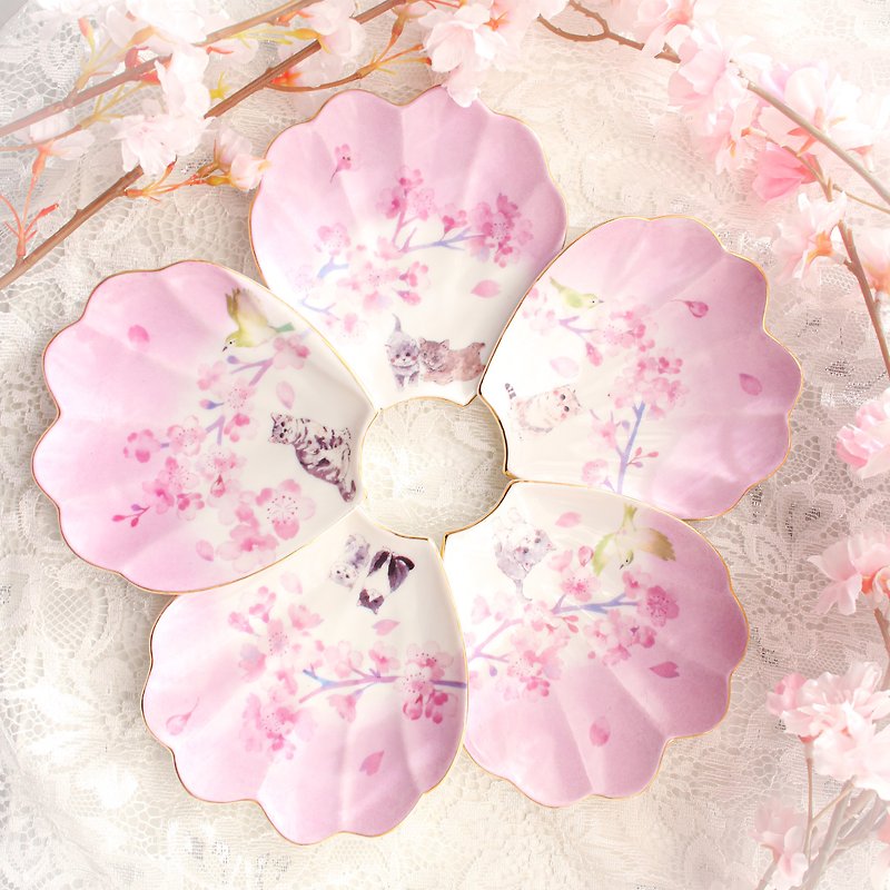 桜の花びらのお皿 - 皿・プレート - 陶器 ピンク