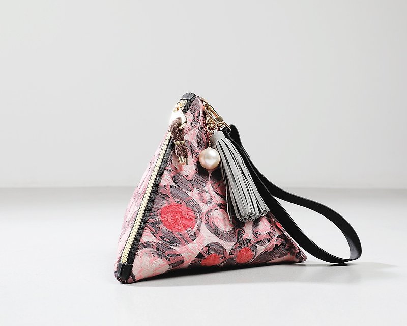 Juliet triangular clutch pouch bag - กระเป๋าเครื่องสำอาง - วัสดุอื่นๆ สึชมพู
