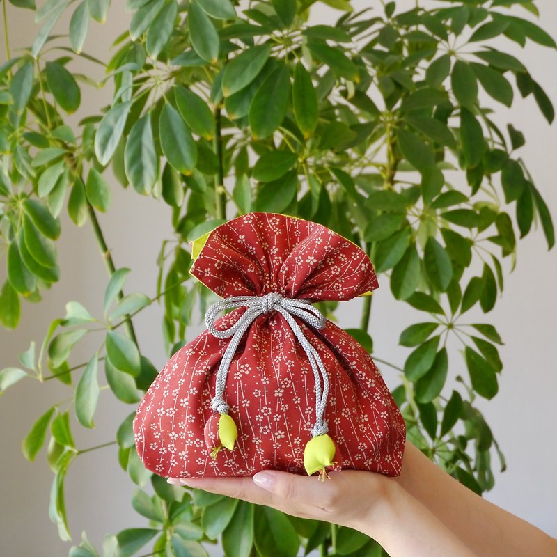 Happiness drawstring FUGURO premium plum blossom silk medium size - กระเป๋าเครื่องสำอาง - ผ้าไหม สีแดง