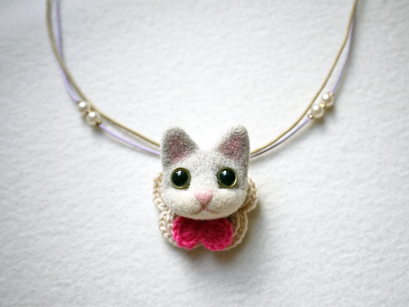 Petwoolfelt - Needle-felted light grey cat 2-ways accessories (necklace + brooch - สร้อยคอ - ขนแกะ สีเทา