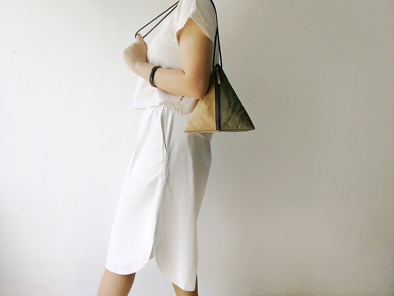 Washed kraft paper <triangular rice dumplings> one-shoulder side backpack - Messenger Bags & Sling Bags - Paper Brown