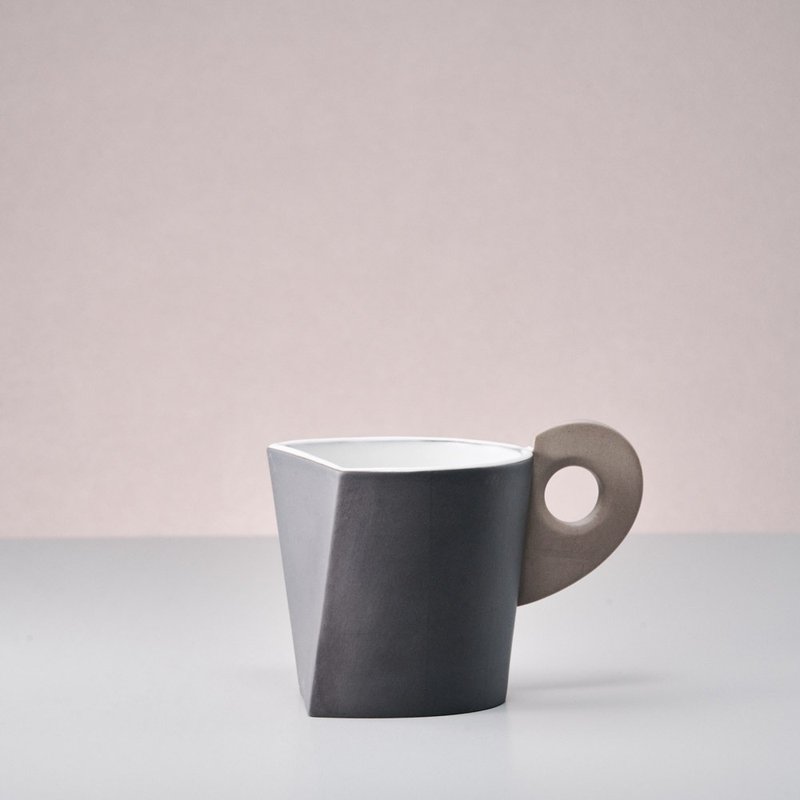 Comma│ Comma - Coffee Cup/Mug (Dark Gray) - แก้วมัค/แก้วกาแฟ - เครื่องลายคราม สีเทา
