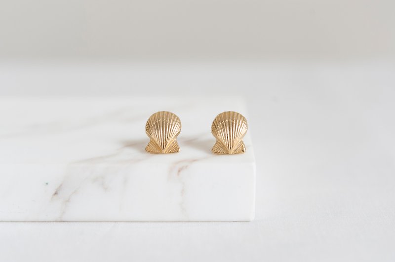 Vintage Early Button Handmade Earrings - Small Shell - Earrings & Clip-ons - Other Metals Gold
