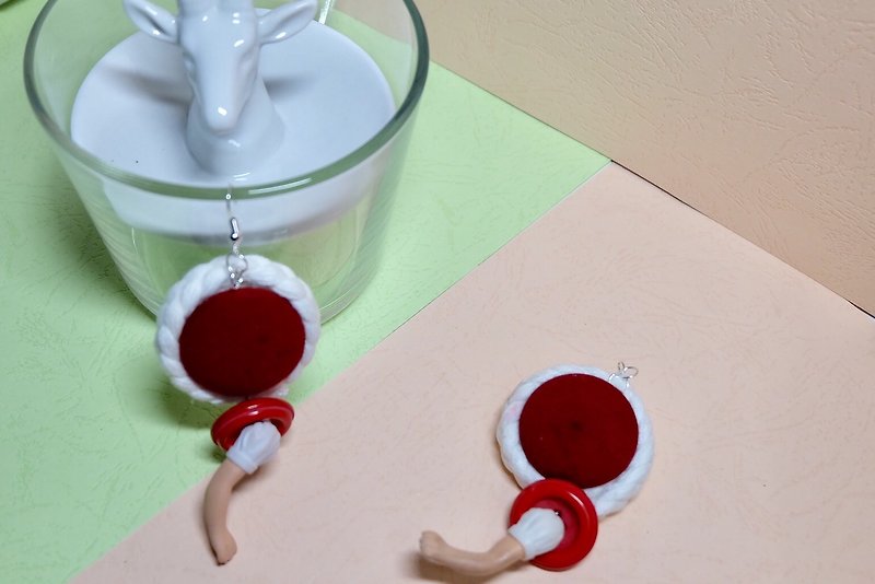 Remade Kewpie Dolls/ doll earrings/Playful decoration/handmade/vintage doll/Kawa - ต่างหู - วัสดุอื่นๆ สีแดง