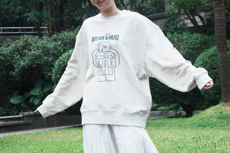 Furry Zoo ドロップショルダー クルーネック スウェット - ぎゅっとハグ You need a hug - トップス ユニセックス - コットン・麻 グレー