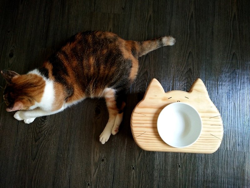 毛小孩餐桌系列--"第三隻貓咪打呵欠~~"  原木 碗架 - 寵物碗/碗架/自動餵食器 - 木頭 咖啡色