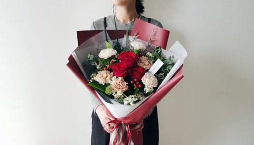 花│赤いバラとカーネーションの花束│台北エリアのみ配達