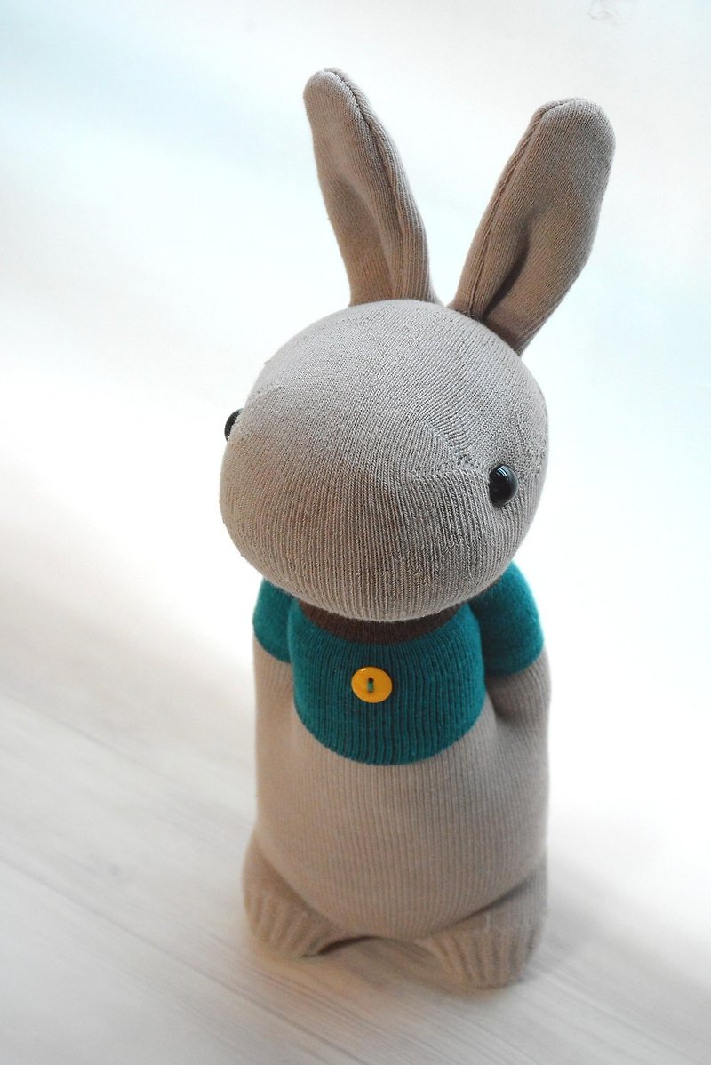 Full-hand sewing natural wind sock doll ~ blue green T-shirt milk tea multi-meter rabbit - ตุ๊กตา - ผ้าฝ้าย/ผ้าลินิน สีกากี