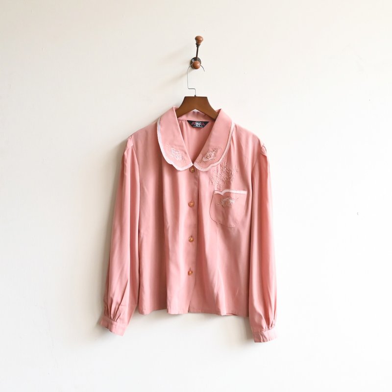 [Egg Plant Vintage] Yunpinhuayu embroidered long-sleeved vintage shirt - Women's Shirts - Other Man-Made Fibers Pink