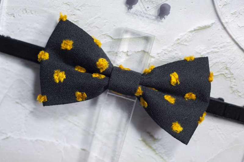 Black with Golden Dots Jacquard Bowtie - Bridal Groom Gift & Wedding Bowtie - หูกระต่าย/ผ้าพันคอผู้ชาย - ผ้าฝ้าย/ผ้าลินิน สีดำ