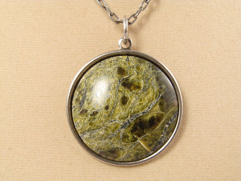 Olive Green Serpentine Khaki Gemstone Silver Round Pendant Necklace Jewelry Gift - 項鍊 - 半寶石 綠色