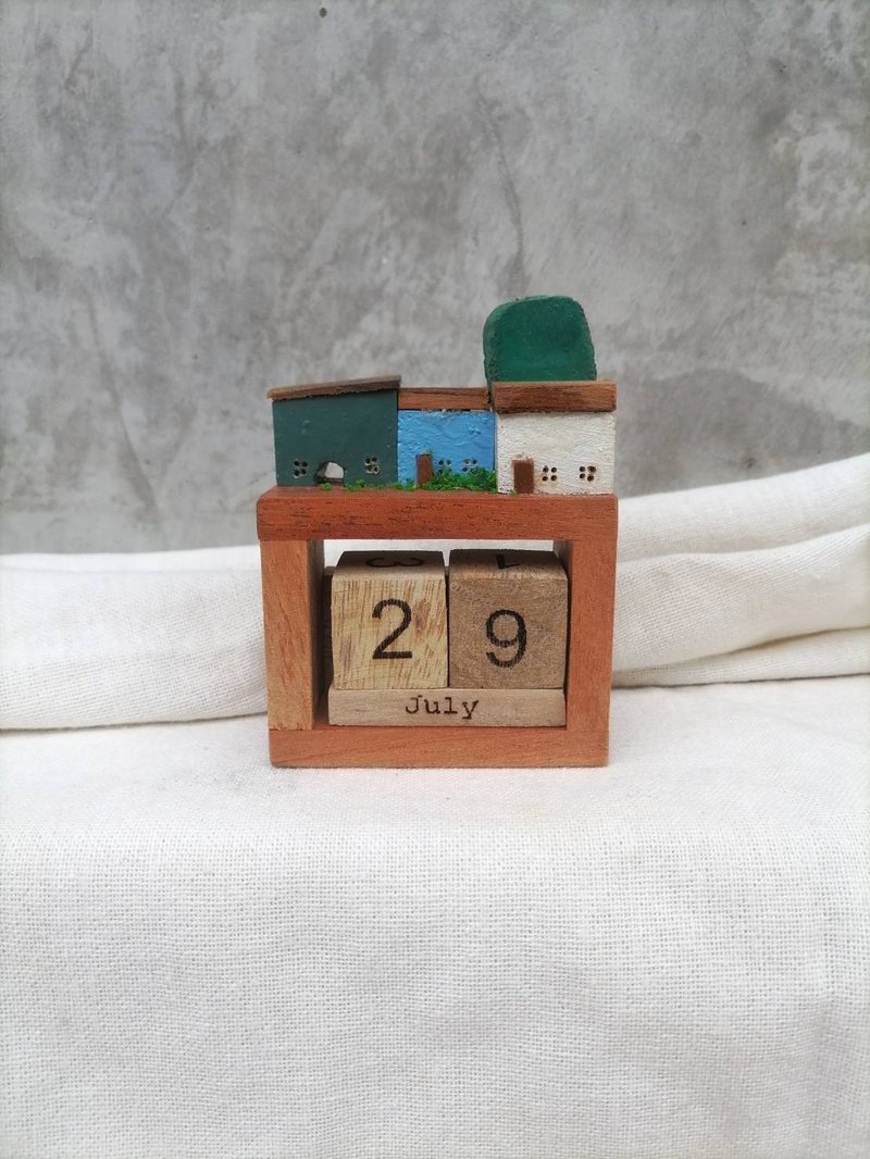 09-05 Handcrafted wooden house calendar, unique item - Items for Display - Wood Multicolor