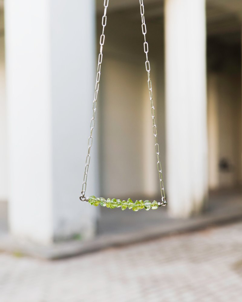 Raw Peridot Necklace, 925 Silver, Leo Gem jewelry, Pisces crystal gift - 項鍊 - 水晶 綠色