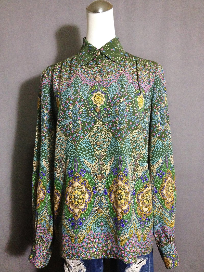 Time ancient [antique shirt / autumn fragrant green complex totem printing antique shirt] brought back abroad VINTAGE - เสื้อเชิ้ตผู้หญิง - เส้นใยสังเคราะห์ สีเขียว