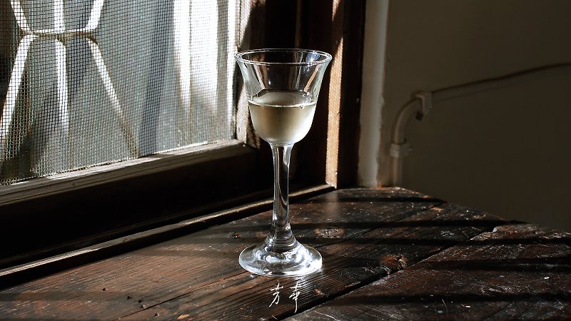 small glass/elegant - Bar Glasses & Drinkware - Glass 