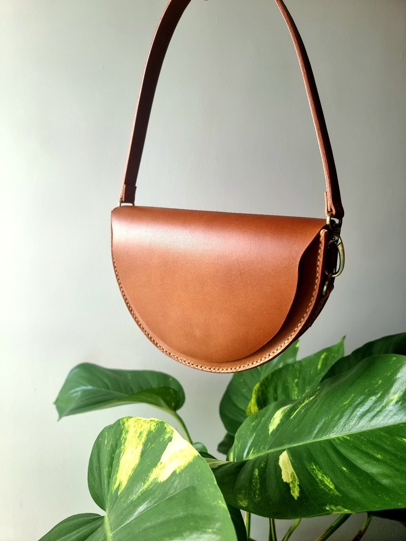Brown Leather Petite Bag in Tan, Minimalist shoulder bag, cow leather - 手提包/手提袋 - 真皮 咖啡色