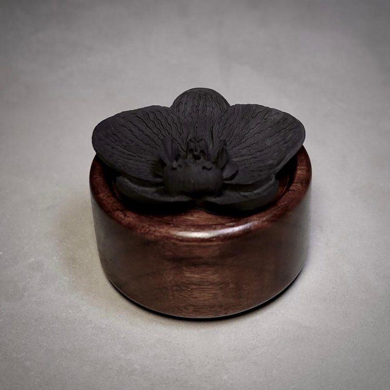 Three-dimensional black orchid diffuser - Fragrances - Wood Black