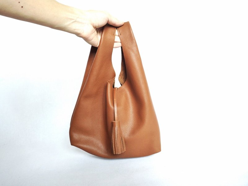 Soft Leather Mini Hobo with Tassel / Leather Bag in Tan brown - 手提包/手提袋 - 真皮 咖啡色