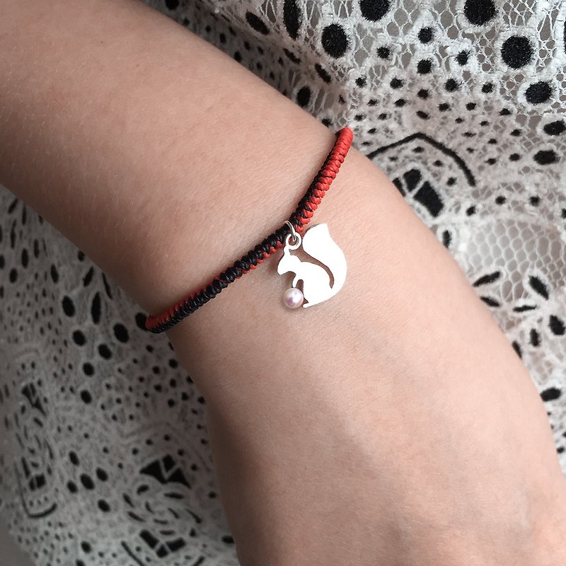 Squirrel Charm with Pink Akoya Pearl in String Bracelet |  Squirrel Charm Bracelet | Akoya Pearl - สร้อยข้อมือ - กระดาษ 