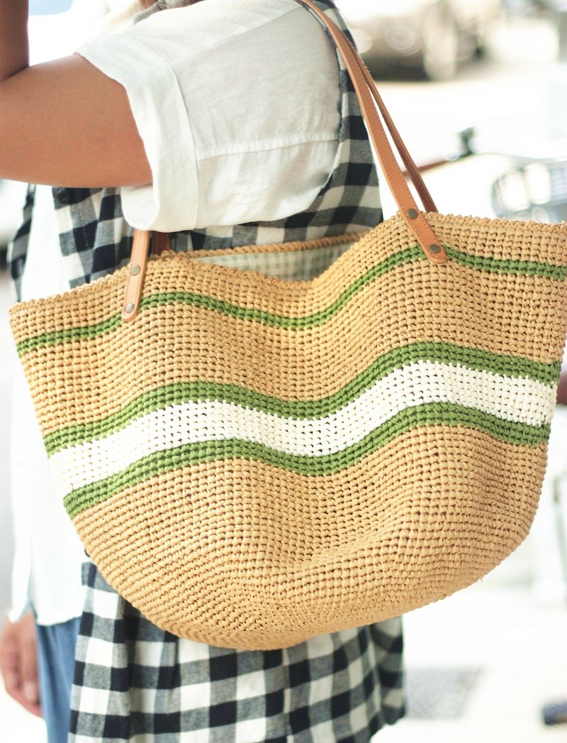 【Good day hand】 hand weaving. Summer Rafi grass woven bag - Messenger Bags & Sling Bags - Paper Multicolor