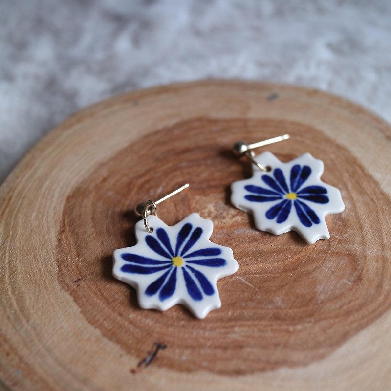 Pottery Earrings & Clip-ons - Blue Flower Flower lover earrings add a bright look to you. light weight, very comfortable