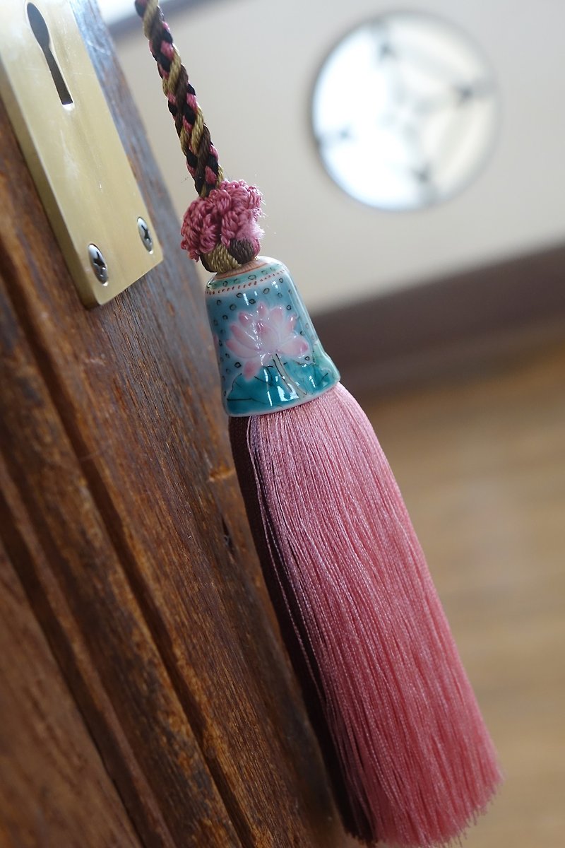 Kutani thimble tassel N0.37 + sakura gradation - Items for Display - Pottery Multicolor