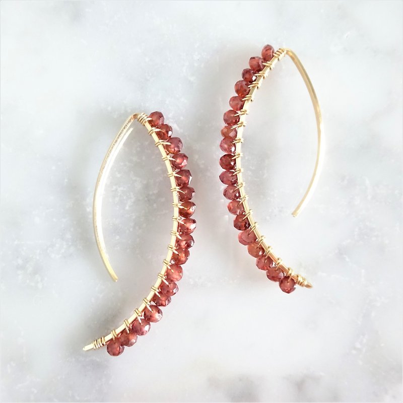 14kgf*宝石質Garnet wrapped marquis pierced earring - 耳環/耳夾 - 寶石 紅色