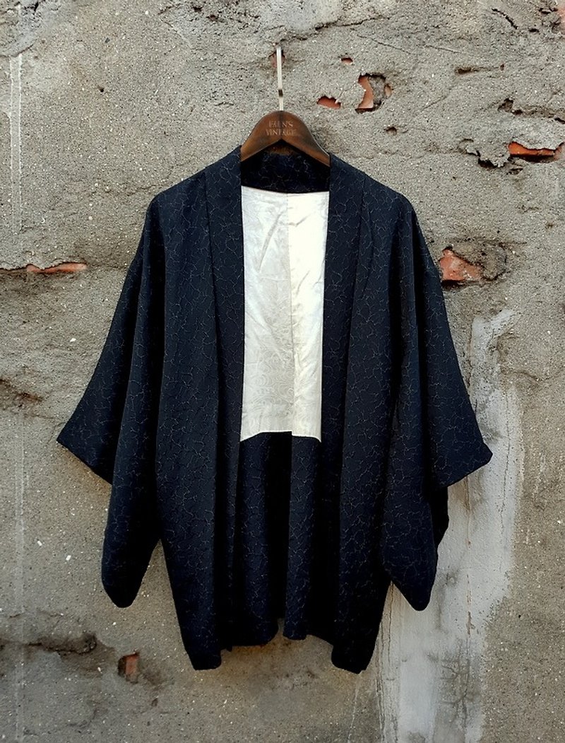 カメGege  - アンティーク着物ジャケットを織り銀刺繍ブラックバーストパターン羽 - ジャケット - シルク・絹 