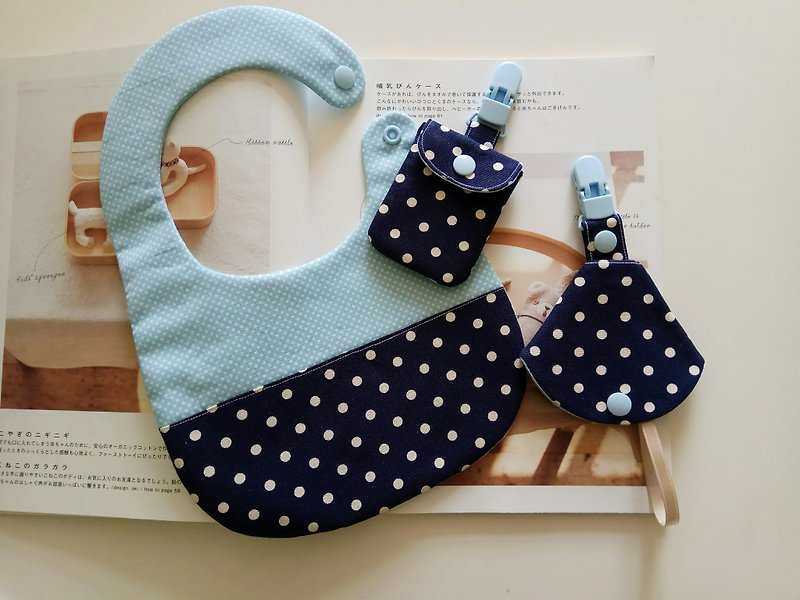 藍底點點彌月禮物 嬰兒圍兜+平安符袋+二合一奶嘴夾 - 彌月禮盒 - 棉．麻 藍色