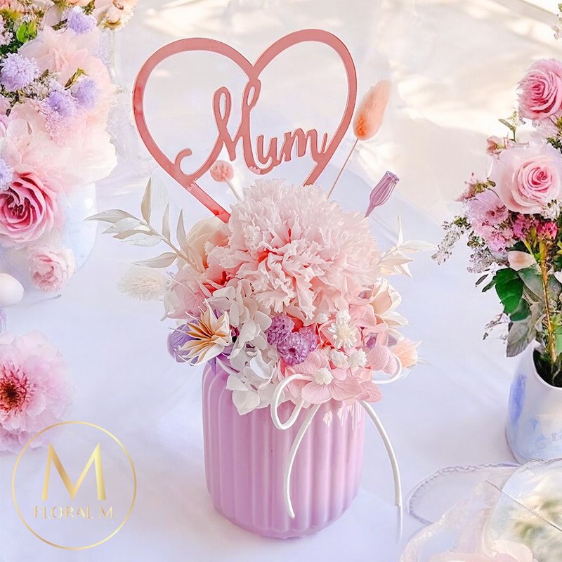 Best Mom Love Embrace Carnation Everlasting Flower Gift (with 5ml Fragrance Oil) - ช่อดอกไม้แห้ง - พืช/ดอกไม้ สึชมพู