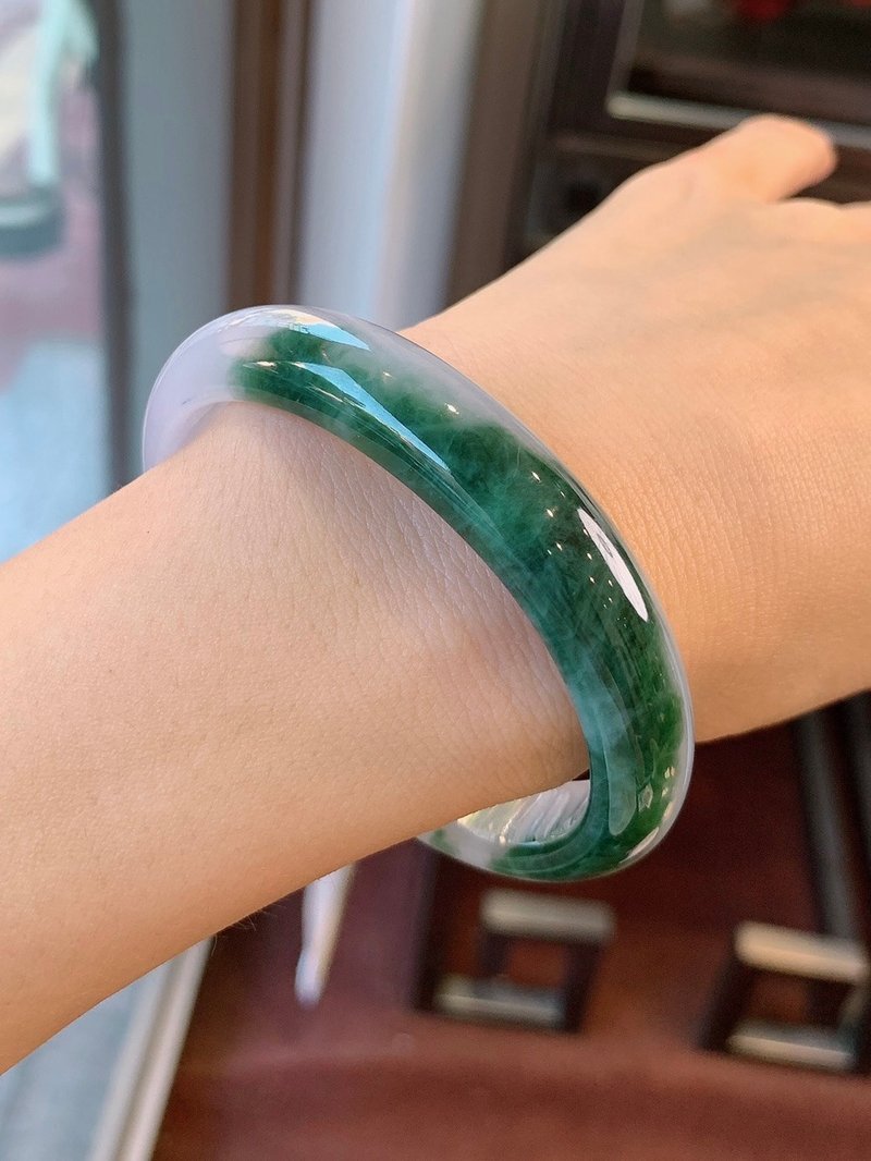 冰種翡翠天然翡翠玉鐲A玉手鐲 玉鈪 • 糯冰種春帶彩翡翠貴妃鐲 - 手鍊/手環 - 玉石 綠色