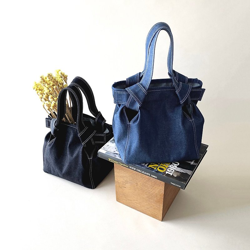 Denim square tote bag small - กระเป๋าถือ - ผ้าฝ้าย/ผ้าลินิน สีน้ำเงิน