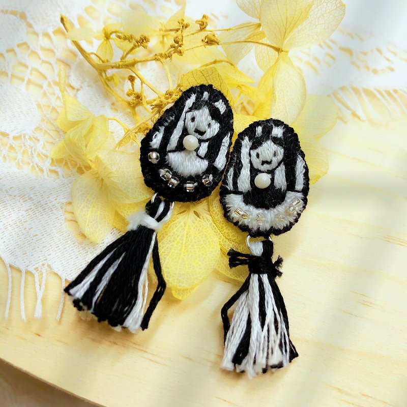 Russian Doll Embroidered Earrings (Black+White) - ต่างหู - งานปัก สีดำ