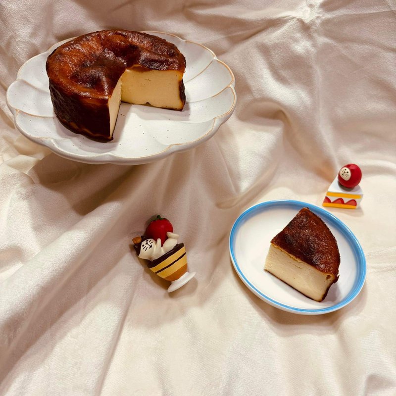 Toffee Hokkaido Luxe Basque cheesecake 4 inches, with longan honey - Cake & Desserts - Fresh Ingredients Orange