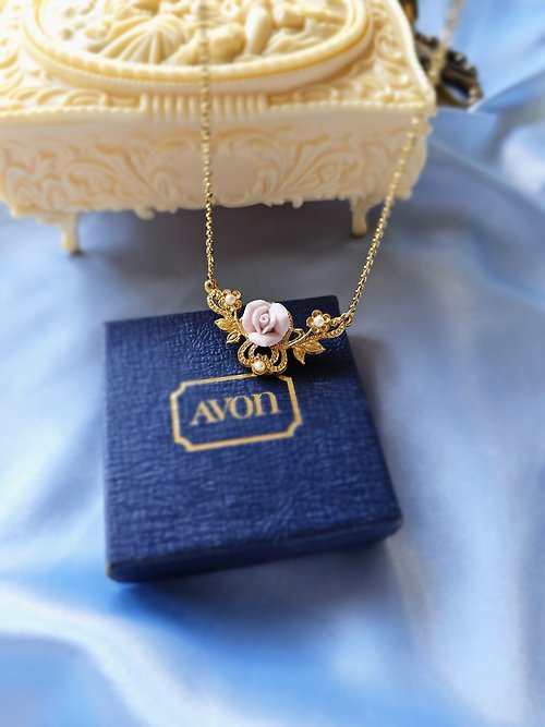 Hale黑爾典藏西洋古董 AVON金色維多利亞珍珠花框粉玫瑰夾式耳環/美國西洋古董飾品