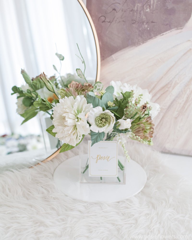 WHITE AND LIGHT GREEN |  Paris vase for Home Decoration - 擺飾/家飾品 - 紙 綠色