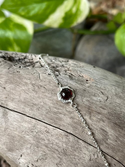 One Dimple 單窩 : 純銀 k金珠寶設計與訂製 蛋面石榴石手鍊 天然寶石 925銀