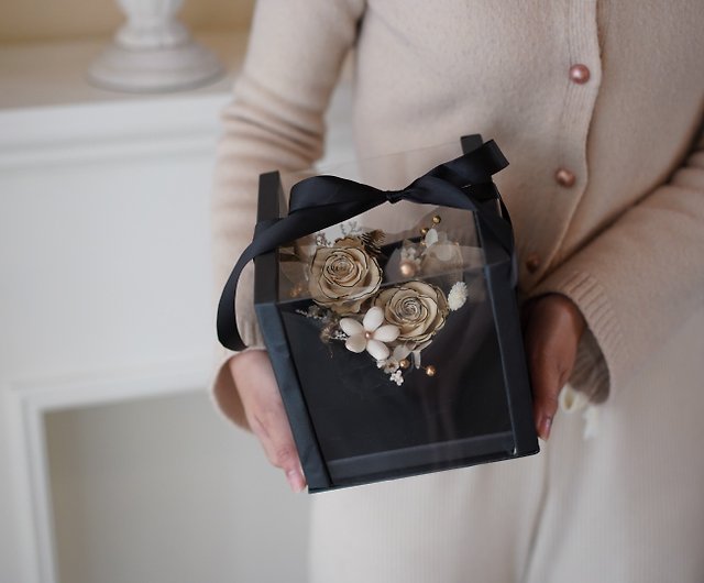 See Flowers on the Moshang Chanel Rose Box