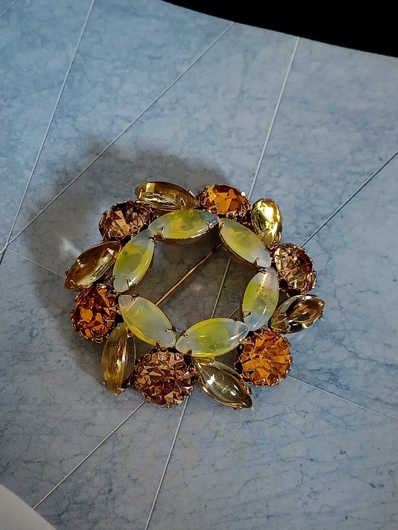 vintage jewelry 古董 果凍漸層萊茵鑽 別針  1280元 - 胸針 - 其他金屬 