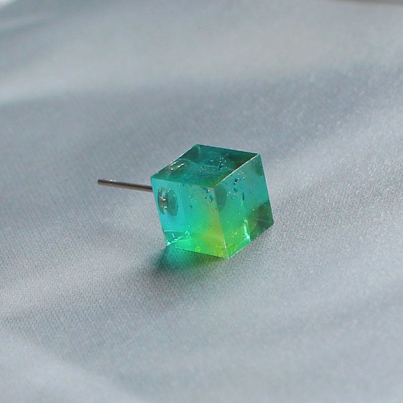 Cube Earrings ▽  434 / Treefingers  ▽ Single Stud / transparent resin - ต่างหู - วัสดุอื่นๆ สีเขียว